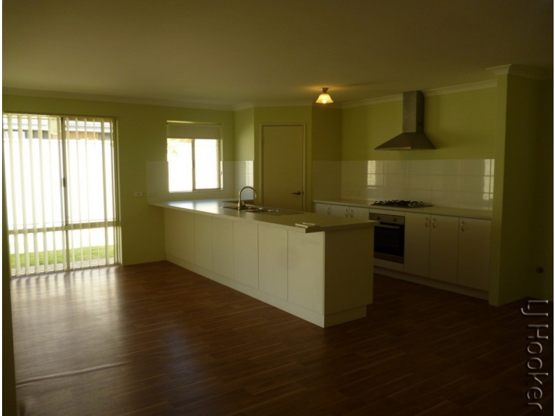 12 Highcliffe Circle, Lakelands WA 6180