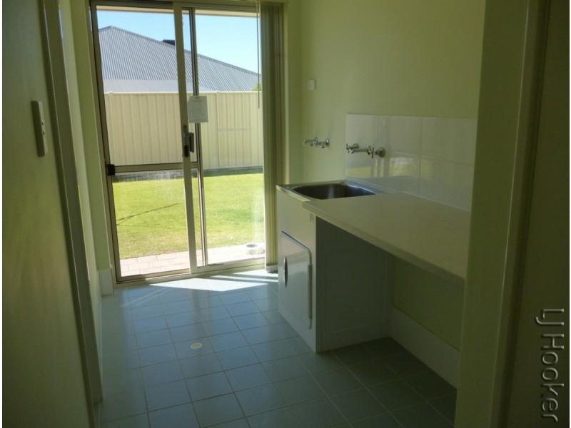 12 Highcliffe Circle, Lakelands WA 6180