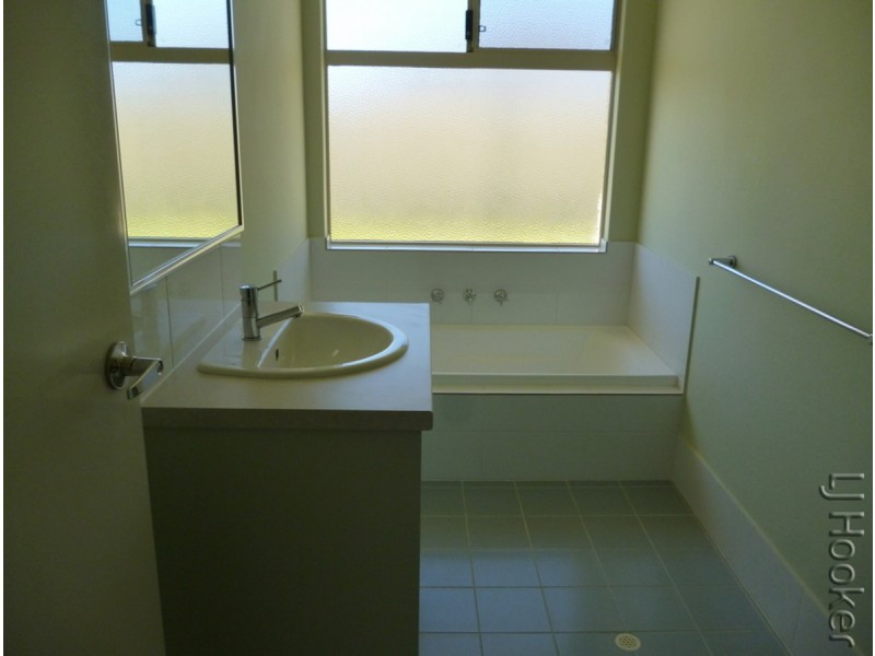 12 Highcliffe Circle, Lakelands WA 6180