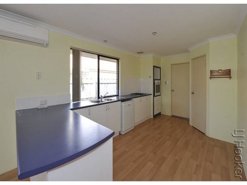 14 Whitegum Pass, Halls Head WA 6210