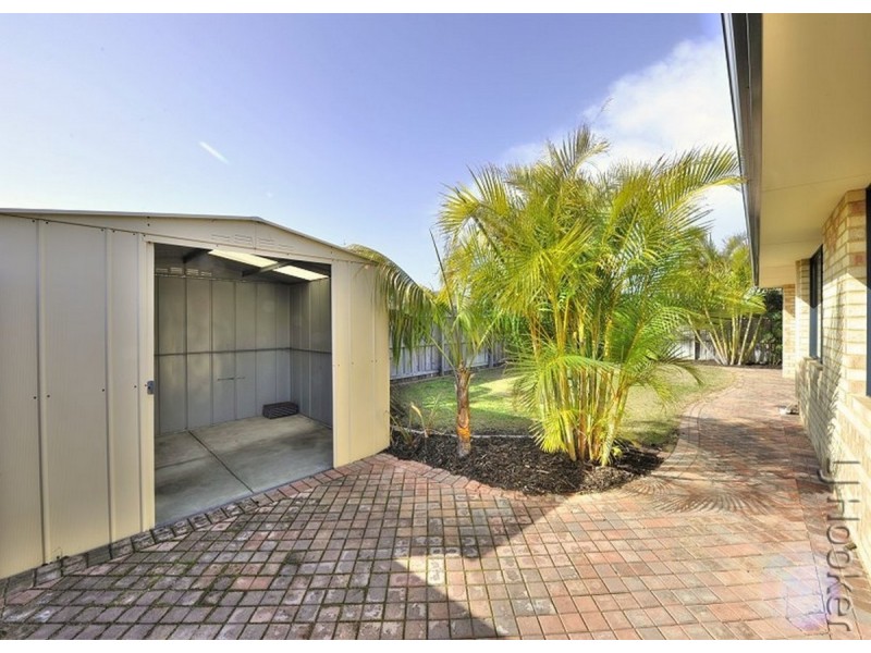 14 Whitegum Pass, Halls Head WA 6210
