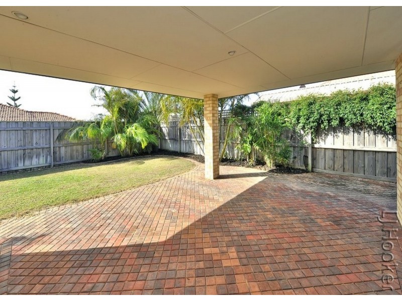 14 Whitegum Pass, Halls Head WA 6210