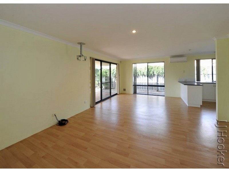 14 Whitegum Pass, Halls Head WA 6210