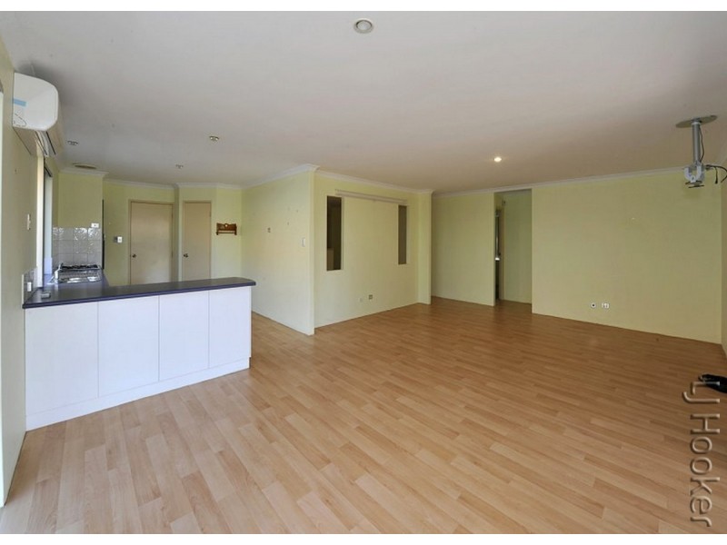 14 Whitegum Pass, Halls Head WA 6210