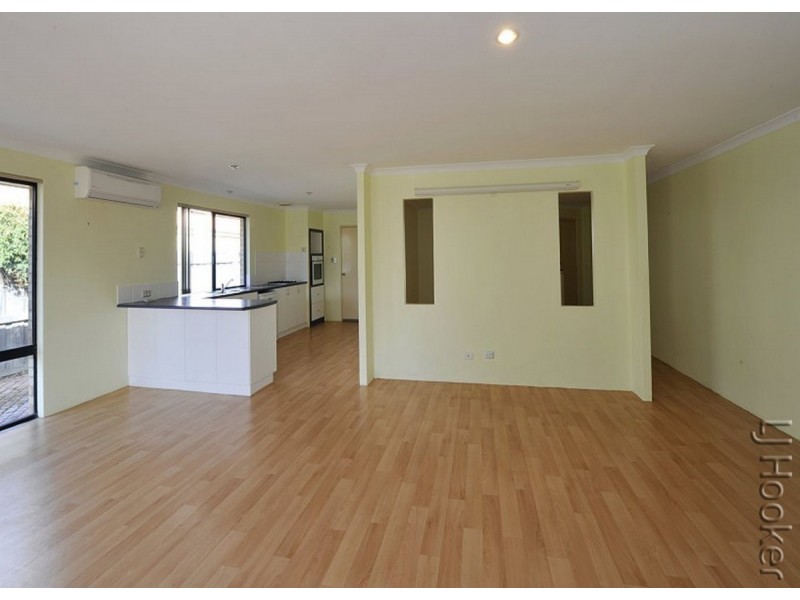 14 Whitegum Pass, Halls Head WA 6210