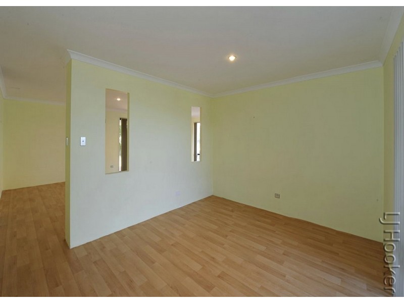 14 Whitegum Pass, Halls Head WA 6210
