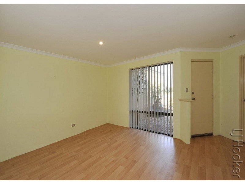 14 Whitegum Pass, Halls Head WA 6210