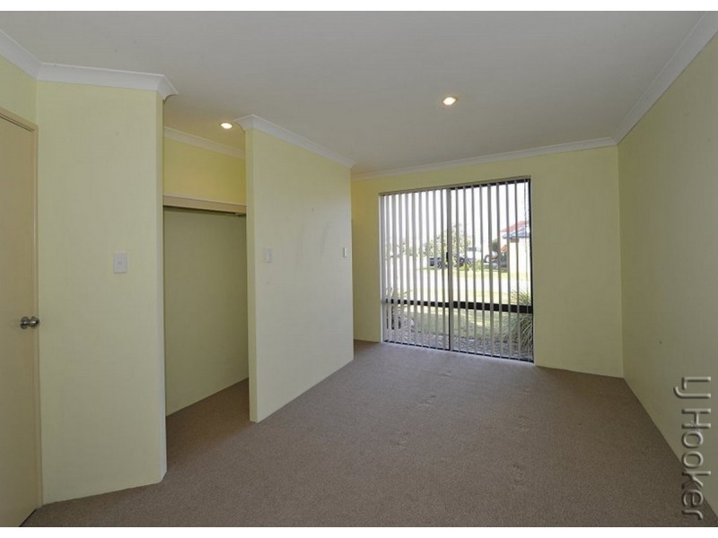 14 Whitegum Pass, Halls Head WA 6210