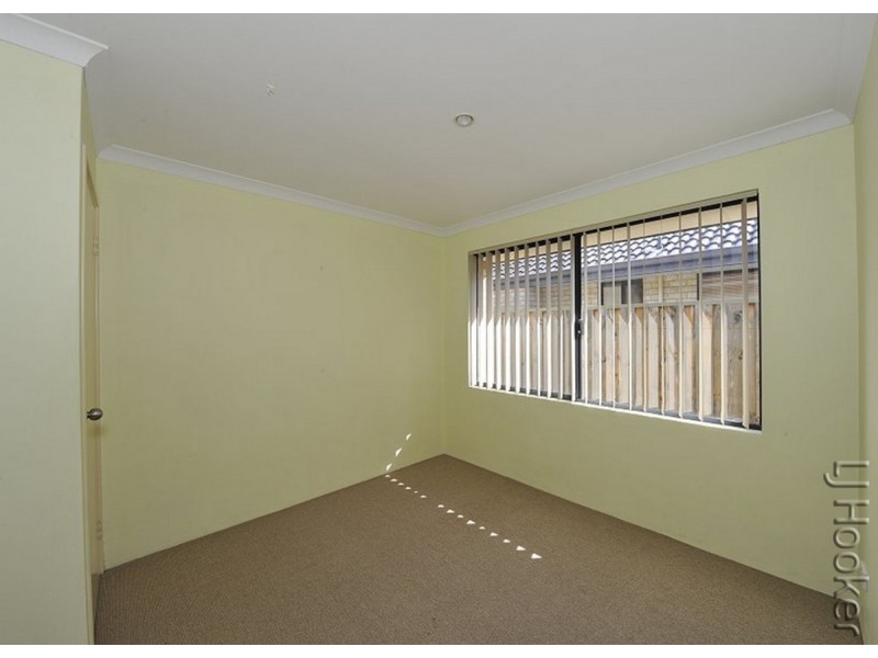 14 Whitegum Pass, Halls Head WA 6210