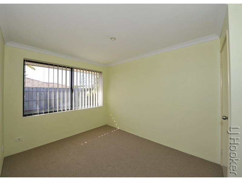 14 Whitegum Pass, Halls Head WA 6210