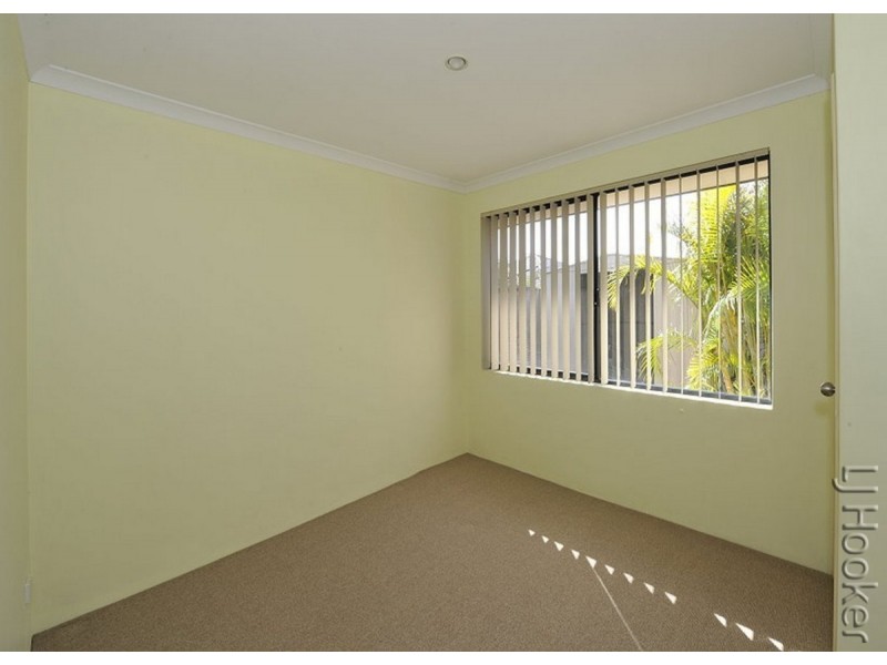 14 Whitegum Pass, Halls Head WA 6210