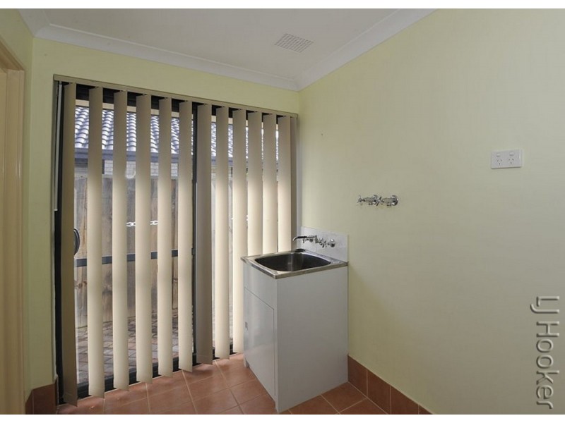 14 Whitegum Pass, Halls Head WA 6210
