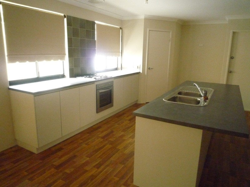 11 Myalla Pass, Lakelands WA 6180