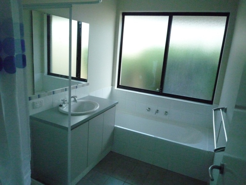 11 Myalla Pass, Lakelands WA 6180