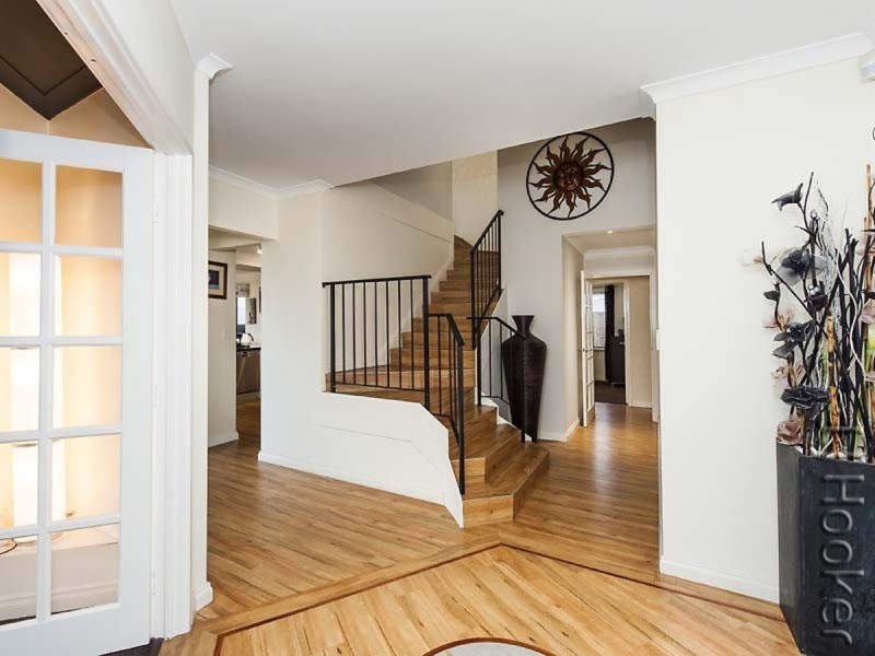 16 Highview Rise, Halls Head WA 6210