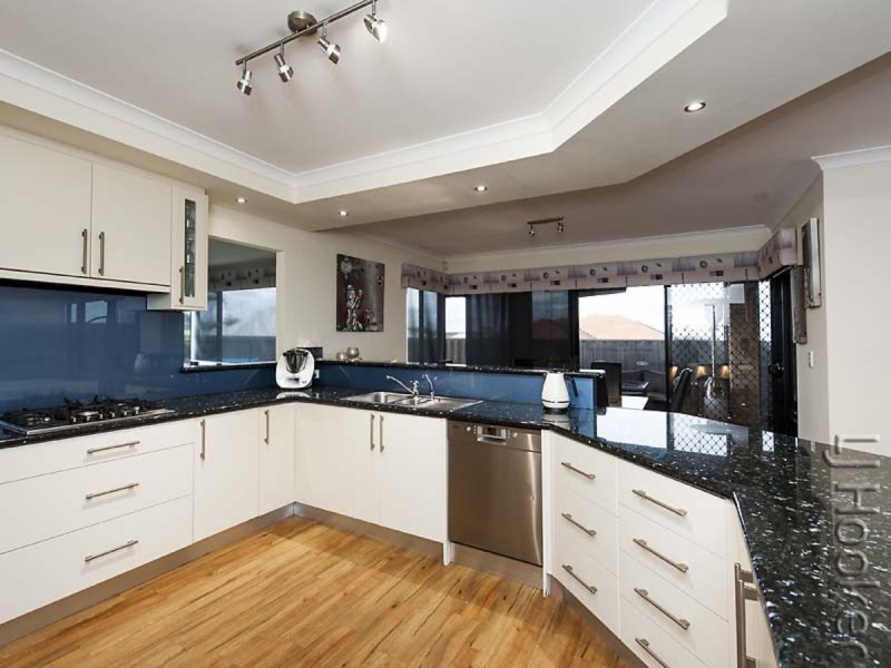 16 Highview Rise, Halls Head WA 6210