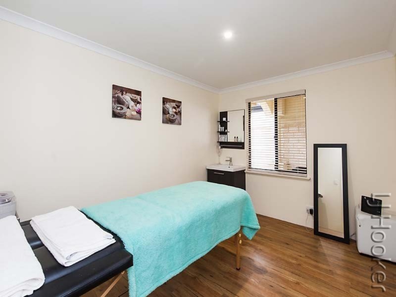 16 Highview Rise, Halls Head WA 6210