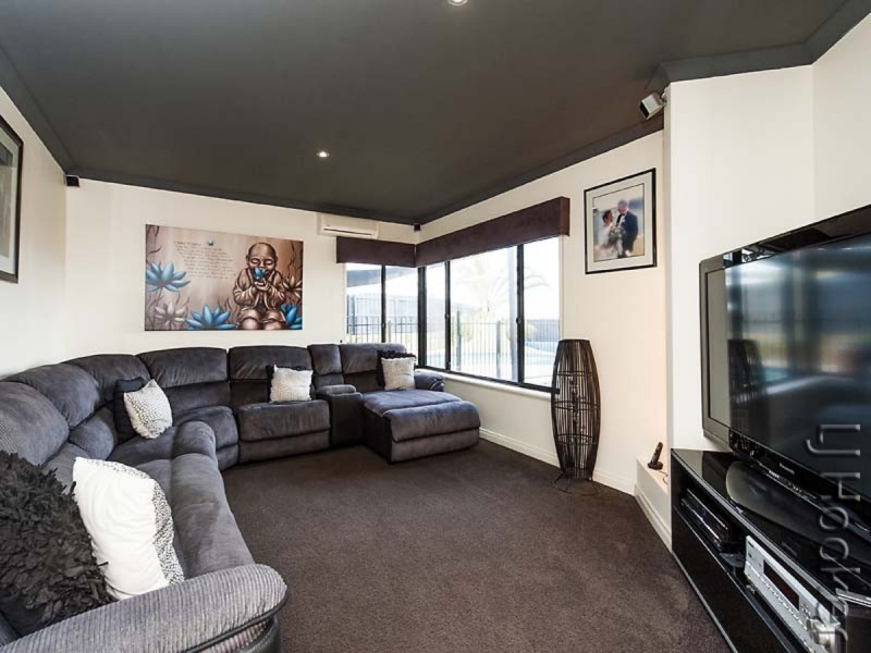 16 Highview Rise, Halls Head WA 6210