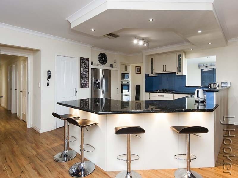 16 Highview Rise, Halls Head WA 6210