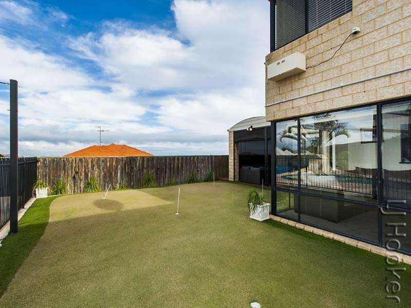 16 Highview Rise, Halls Head WA 6210