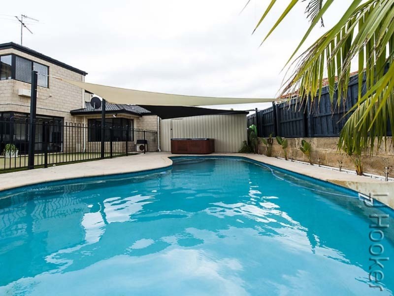 16 Highview Rise, Halls Head WA 6210