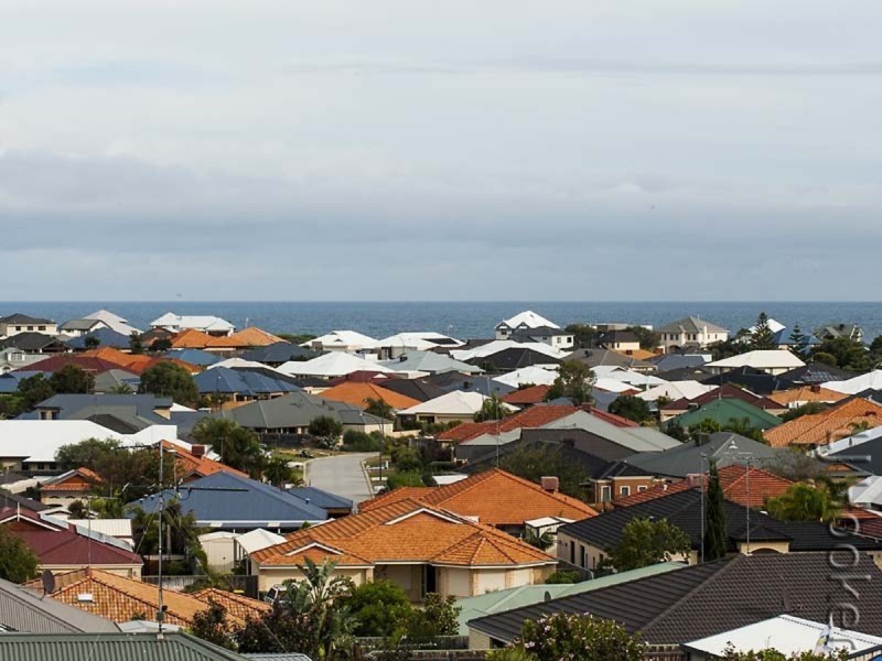 16 Highview Rise, Halls Head WA 6210