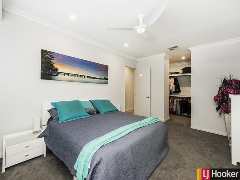5 Syrenka Turn, Halls Head WA 6210