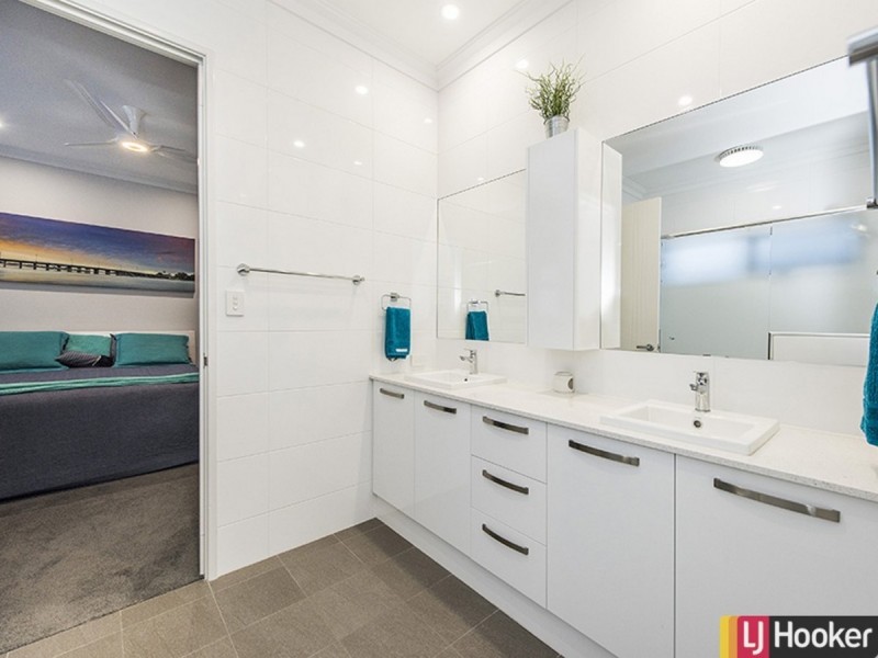 5 Syrenka Turn, Halls Head WA 6210