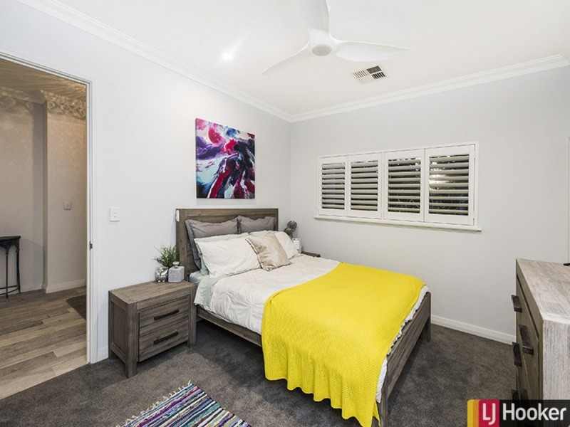 5 Syrenka Turn, Halls Head WA 6210