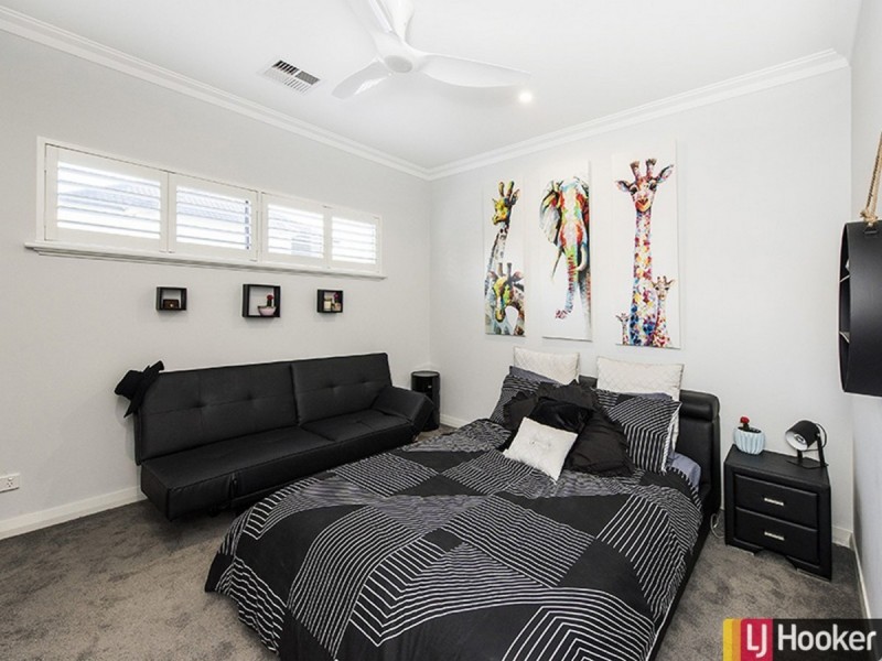 5 Syrenka Turn, Halls Head WA 6210
