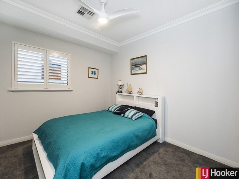 5 Syrenka Turn, Halls Head WA 6210