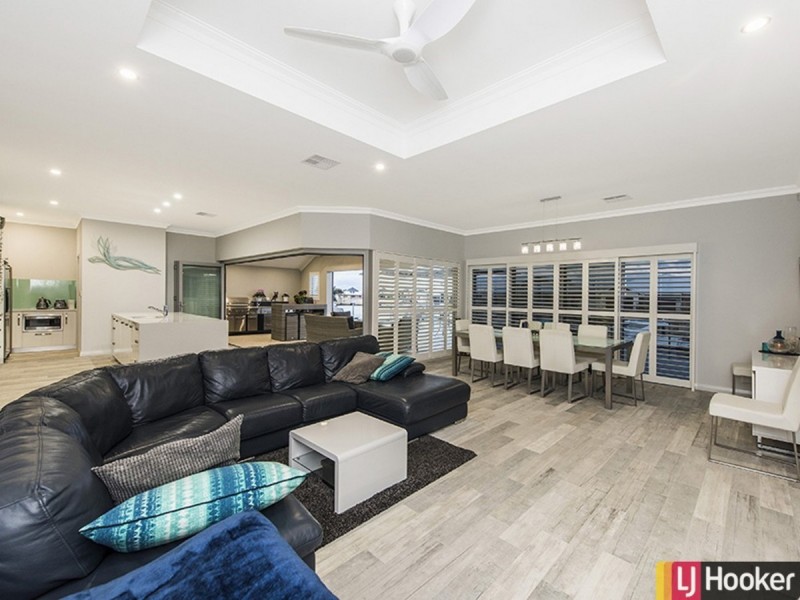 5 Syrenka Turn, Halls Head WA 6210