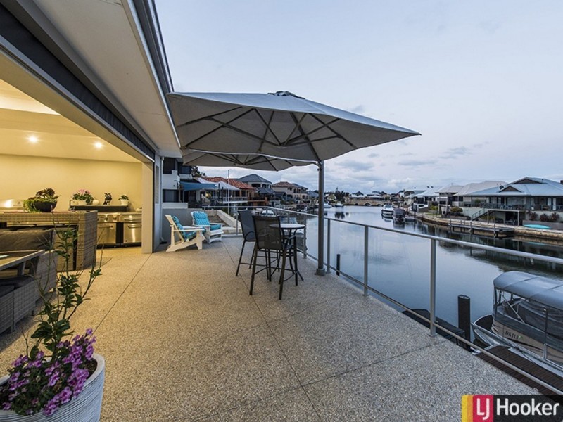 5 Syrenka Turn, Halls Head WA 6210
