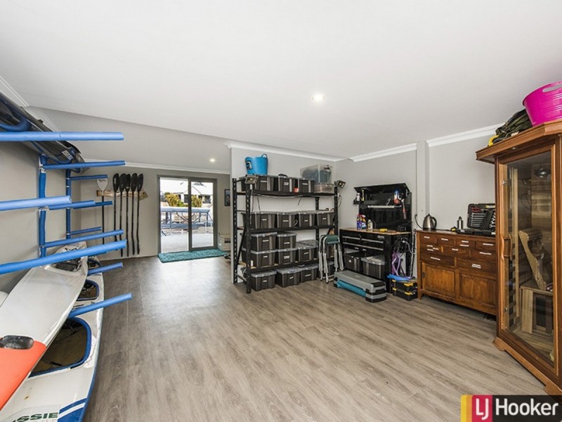 5 Syrenka Turn, Halls Head WA 6210