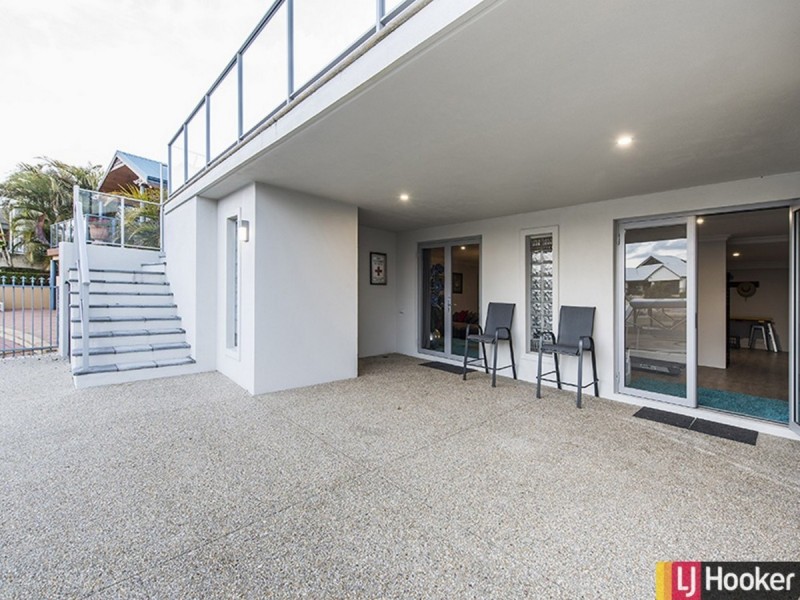 5 Syrenka Turn, Halls Head WA 6210
