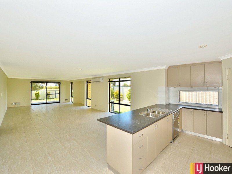 18 Sequin Close, Meadow Springs WA 6210