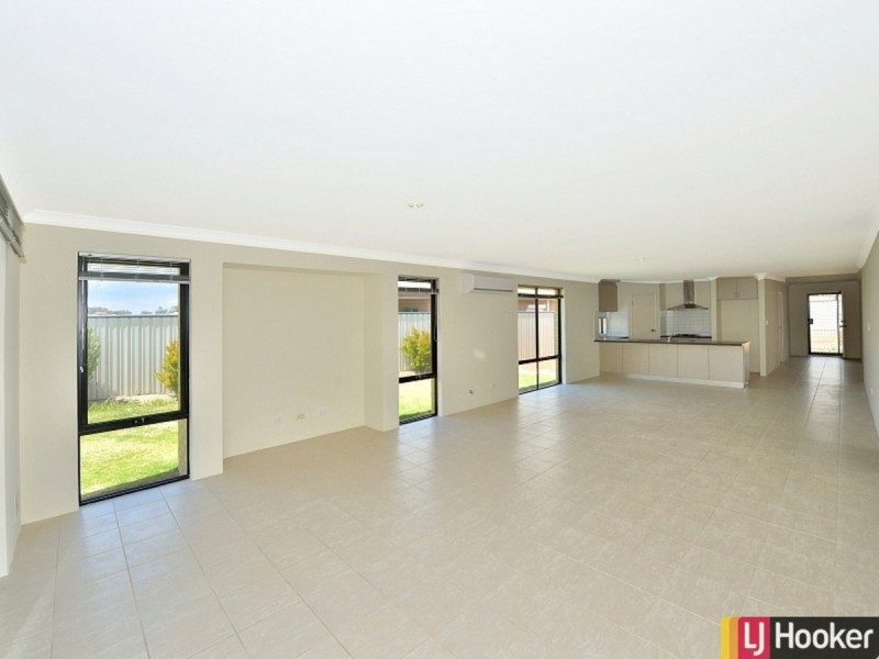 18 Sequin Close, Meadow Springs WA 6210