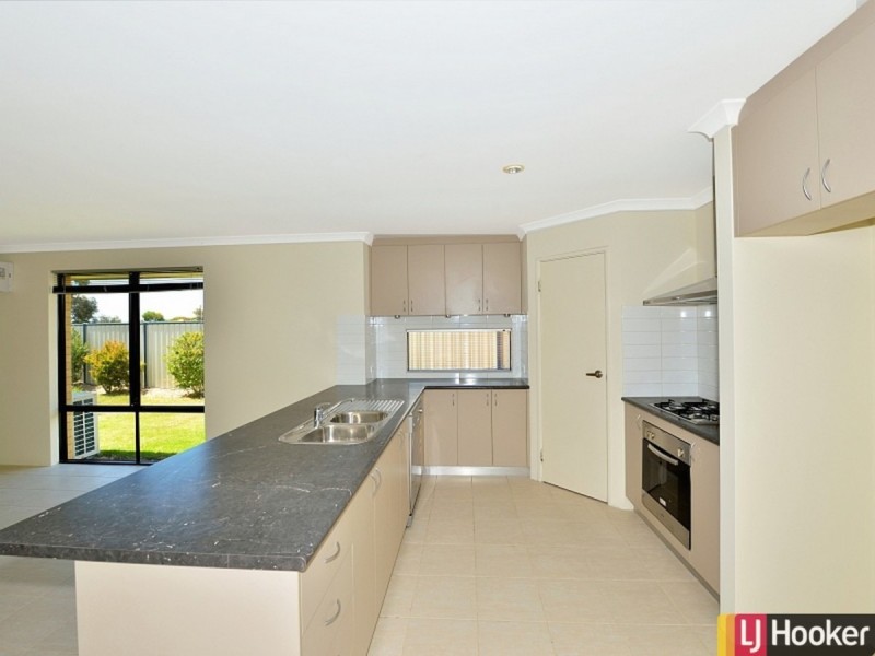 18 Sequin Close, Meadow Springs WA 6210