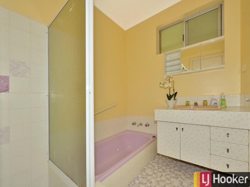 12 Leigh Street, Dudley Park WA 6210