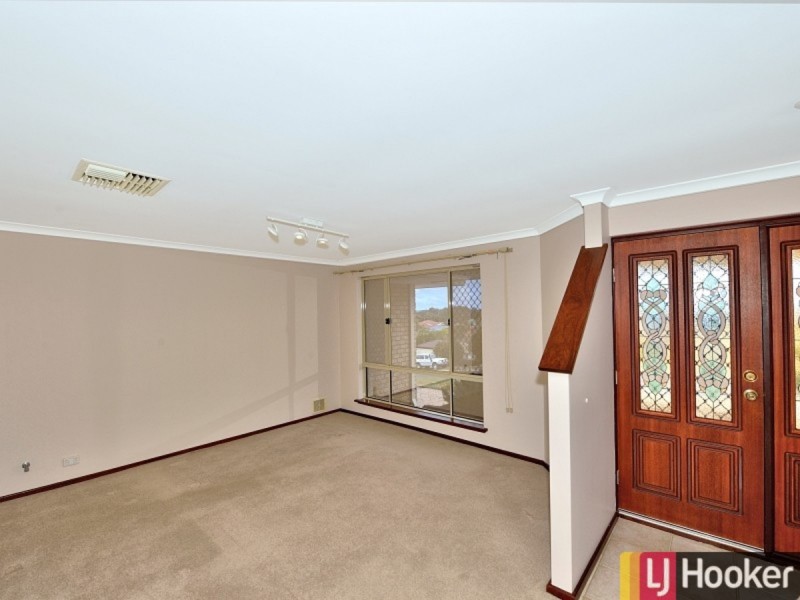 11 Lambourne Place, Halls Head WA 6210