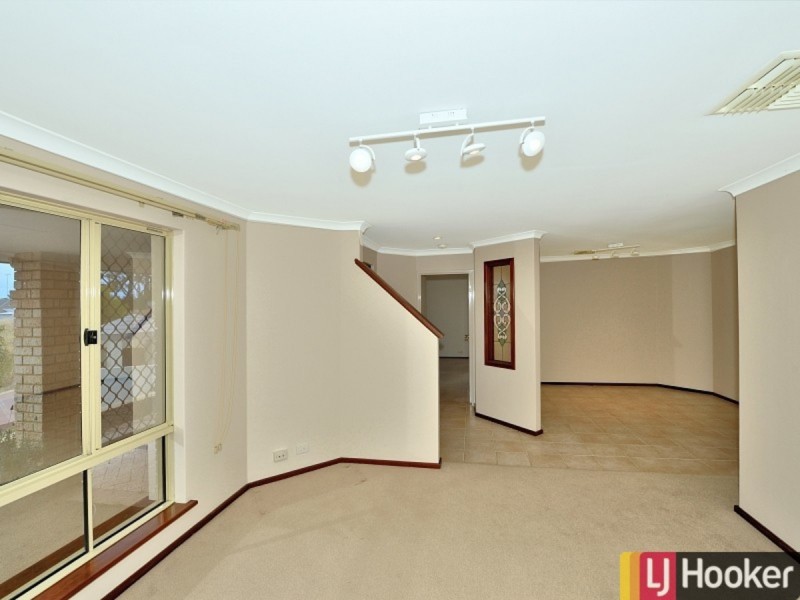 11 Lambourne Place, Halls Head WA 6210