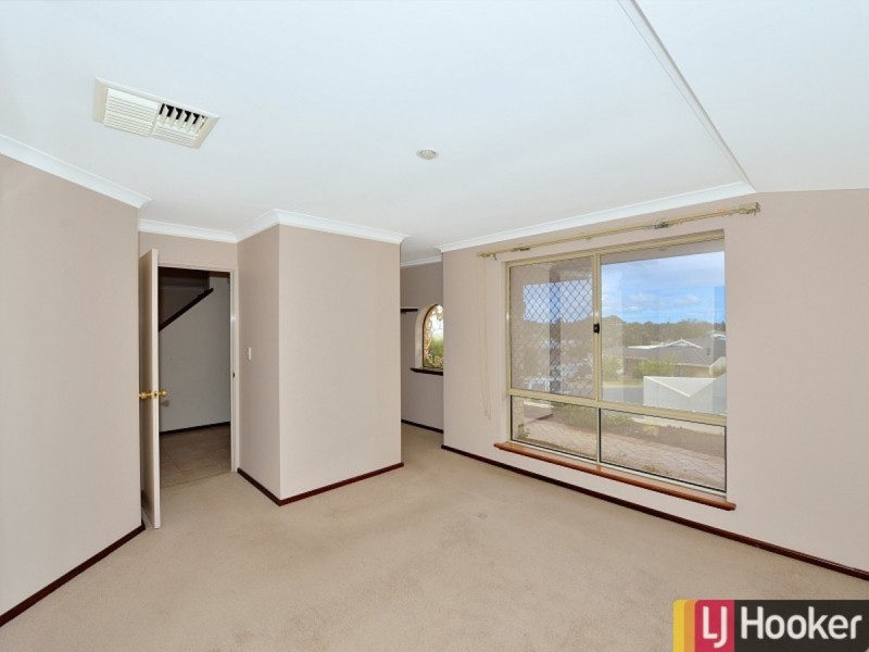 11 Lambourne Place, Halls Head WA 6210