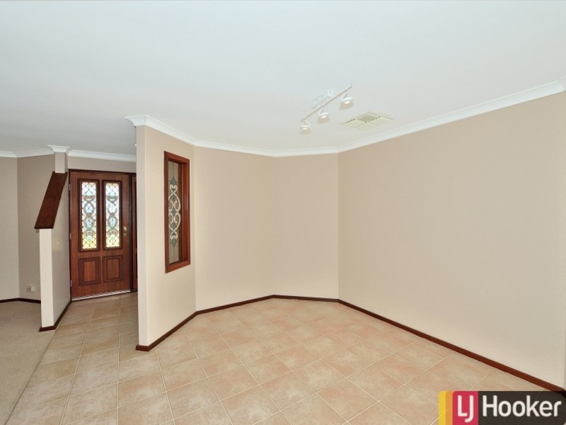 11 Lambourne Place, Halls Head WA 6210