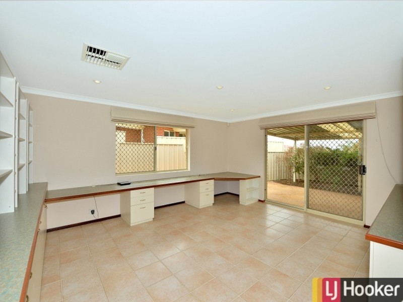 11 Lambourne Place, Halls Head WA 6210