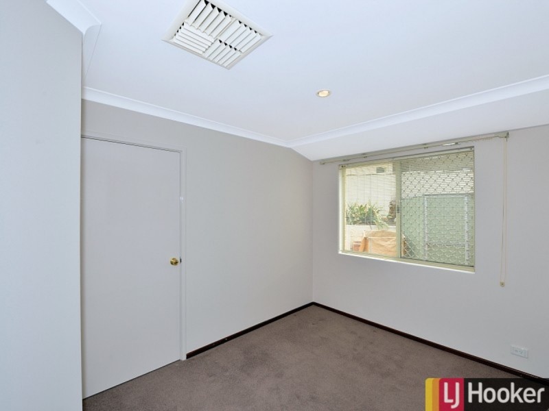 11 Lambourne Place, Halls Head WA 6210