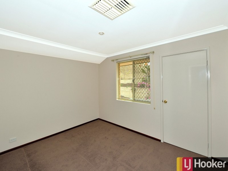 11 Lambourne Place, Halls Head WA 6210