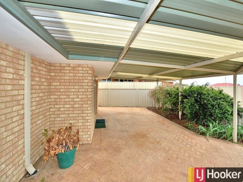 11 Lambourne Place, Halls Head WA 6210