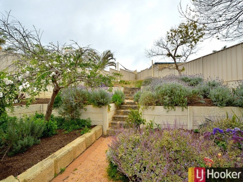 11 Lambourne Place, Halls Head WA 6210
