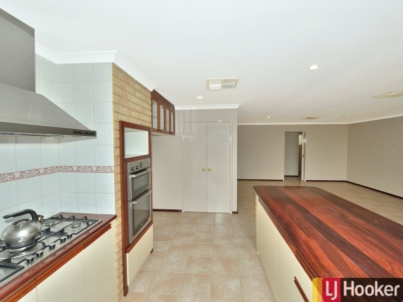 11 Lambourne Place, Halls Head WA 6210