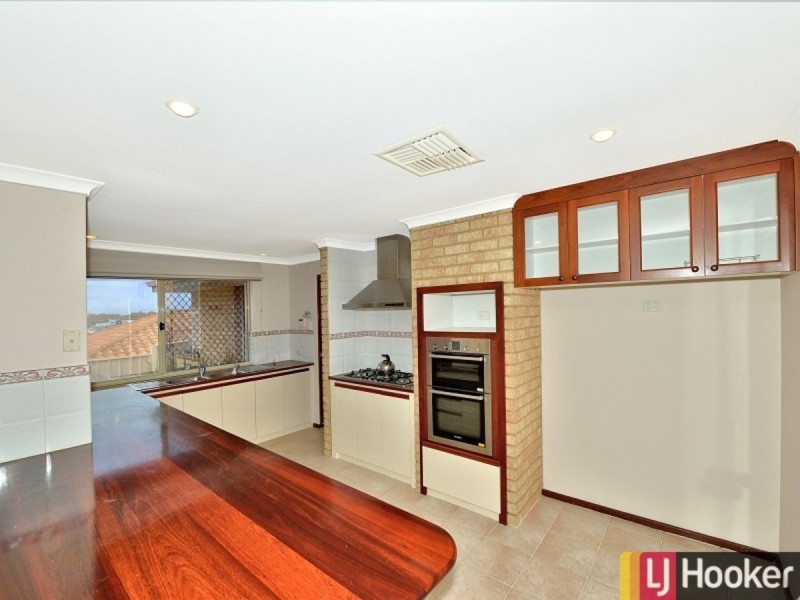 11 Lambourne Place, Halls Head WA 6210